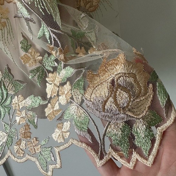 Monique Lhuillier Embroidered Floral Dress size 6 - Picture 3 of 12